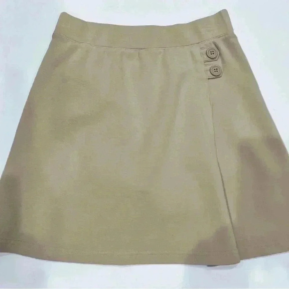TENNIS 🎾 SKIRT Tan, knit, button detailing, built in shorts - Picture 2 of 7